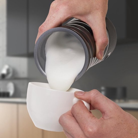 KitchenBrothers Elektrische Melkopschuimer - 4-in-1 - Melkklopper - 240 ML - Handige Melkschuimer - Zwart