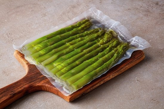 Solis Vacuumzakken Voedsel 30 x 40 cm - Geschikt voor Diepvries, Magnetron en Sous Vide Koken - BPA-Vrij - Drielaags Vacumeerzakken - Vacuum Opbergzakken - 50 Stuks