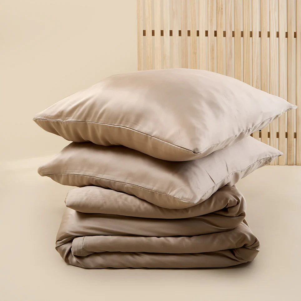 Sjumo – Tencel Sateen Dekbedovertrek – 200x220 cm – Honey Glow Tencel & Katoen-Satijn – Hoogwaardige Glans & Zijdezacht – Antiallergisch & Ademend – Inclusief 2 Gratis Kussenslopen
