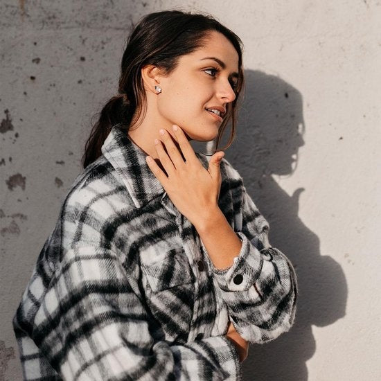 Yolora Dames Oorbellen Hartje - Kalpa Camaka Kristallen - Zilverkleurig - 18K Witgoud Verguld - Vrouwen Oorknoppen Zilver - Mooie Cadeauverpakking- Exclusieve Geschenkverpakking - Moederdag Cadeautje