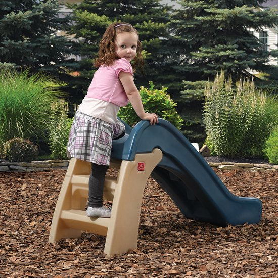 Step2 Play & Fold Jr. Glijbaan in blauw - Opvouwbare glijbaan voor peuter / kind van 1,5 tot 4 jaar - Plastic kinderglijbaan voor de tuin / buiten