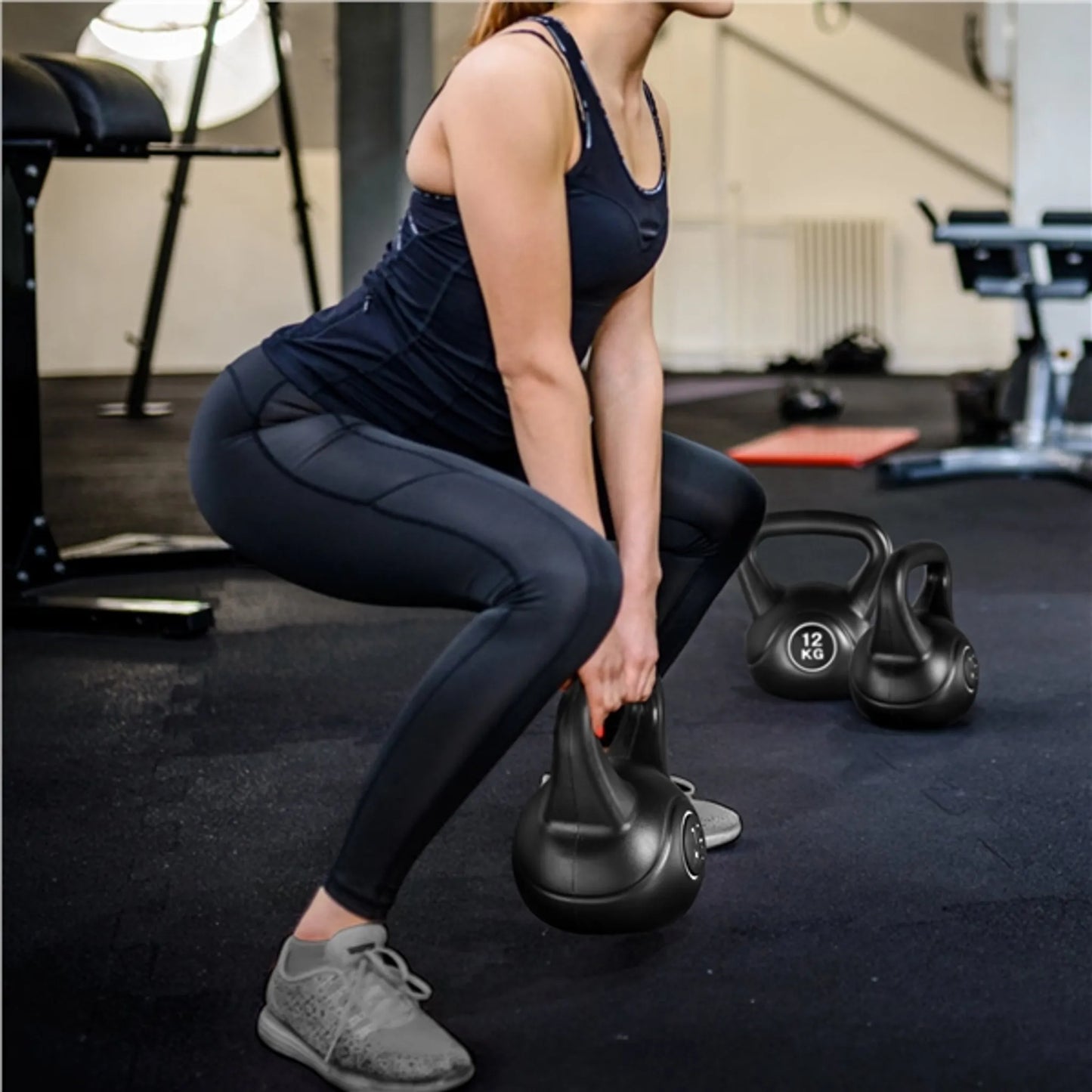 Yaheetech Kettlebell 12 kg – 26 x 22 x 30 cm – Voorzien Van Harde Kunststof Behuizing En Afgeronde Randen En Platte Basis – Voor Krachttraining En Thuisgebruik – Zwart Kunststof En Beton