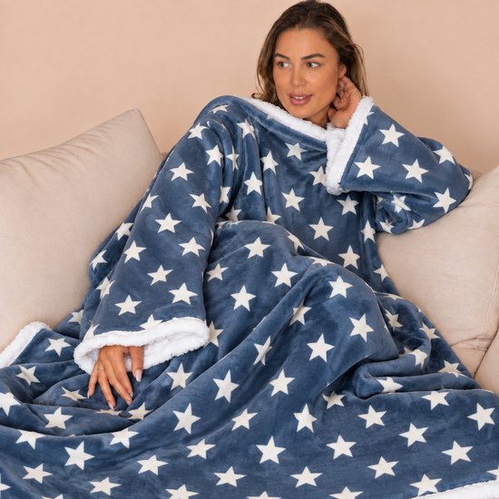 Fleece Deken met Mouwen - Plaid met Mouwen - Hoodie Deken - Hoodie Blanket - Huggle Hoodie - Snuggle Hoodie - Dekens - TV Deken - Blauw - Sterren - Dames en Heren - Volwassenen - 180x130 cm - Noodpakket - Kerstcadeau - Snuggie Moment