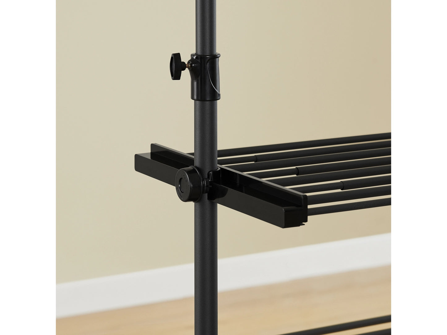 SoBuy Telescopische Vloerhanger – Verstelbare Open Garderobe – Inclusief Stangen en Planken – Zwart