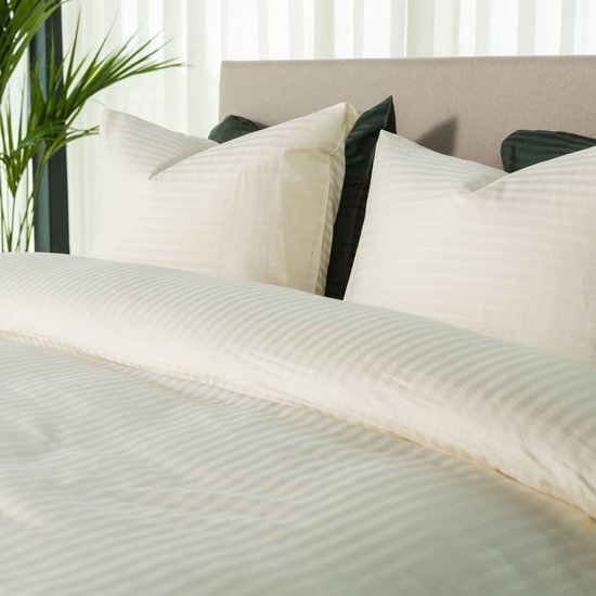 Kayori Elin Dekbedovertrek Katoensatijn - 140x200-220 cm +1 sloop - Eenpersoons - Offwhite