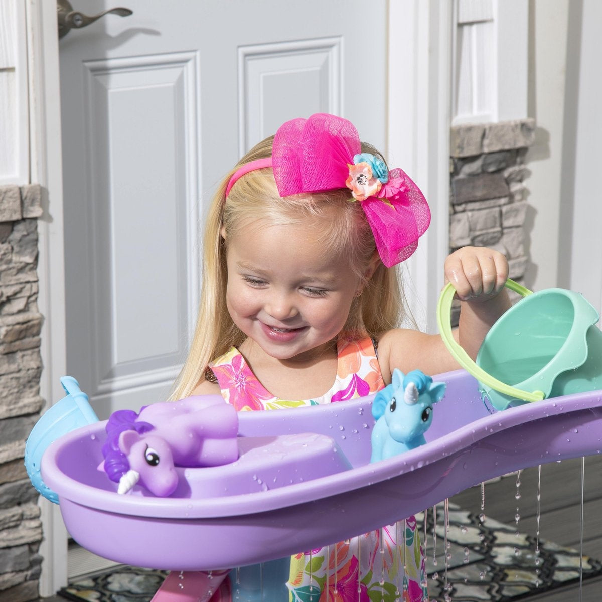 Step2 Rain Shower Splash Unicorns Watertafel - Eenhoorn met 13-delig accessoireset - Waterspeelgoed voor kind - Activiteitentafel met water voor de tuin / buiten