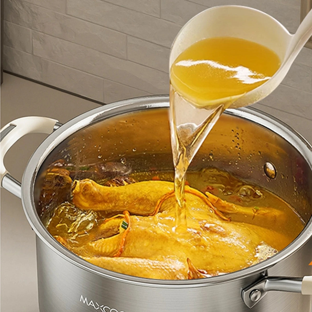 MAXCOOK Soeppan Ø22 cm - 4,3 Liter - RVS 304 - Geschikt voor Inductie - Glazen Deksel - Siliconen Handgrepen