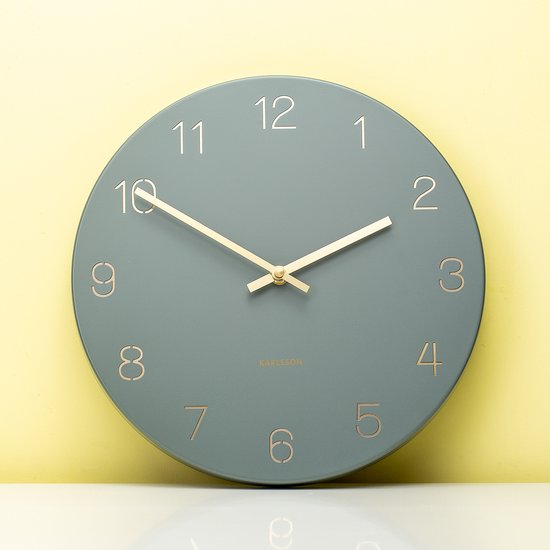 Karlsson Wandklok Charm - Gegraveerde cijfers Jungle Groen - Small - Ø30cm - Wandklok Scandinavisch