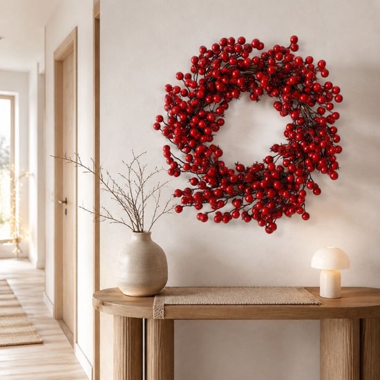 Mica Decorations Kerstkrans met Rode Besjes - Kerstversiering voor Kerst - Deurkrans voor Binnen - Feestelijke Kerstdecoratie van Foam - Diameter 40 x Hoogte 10 cm - Rood
