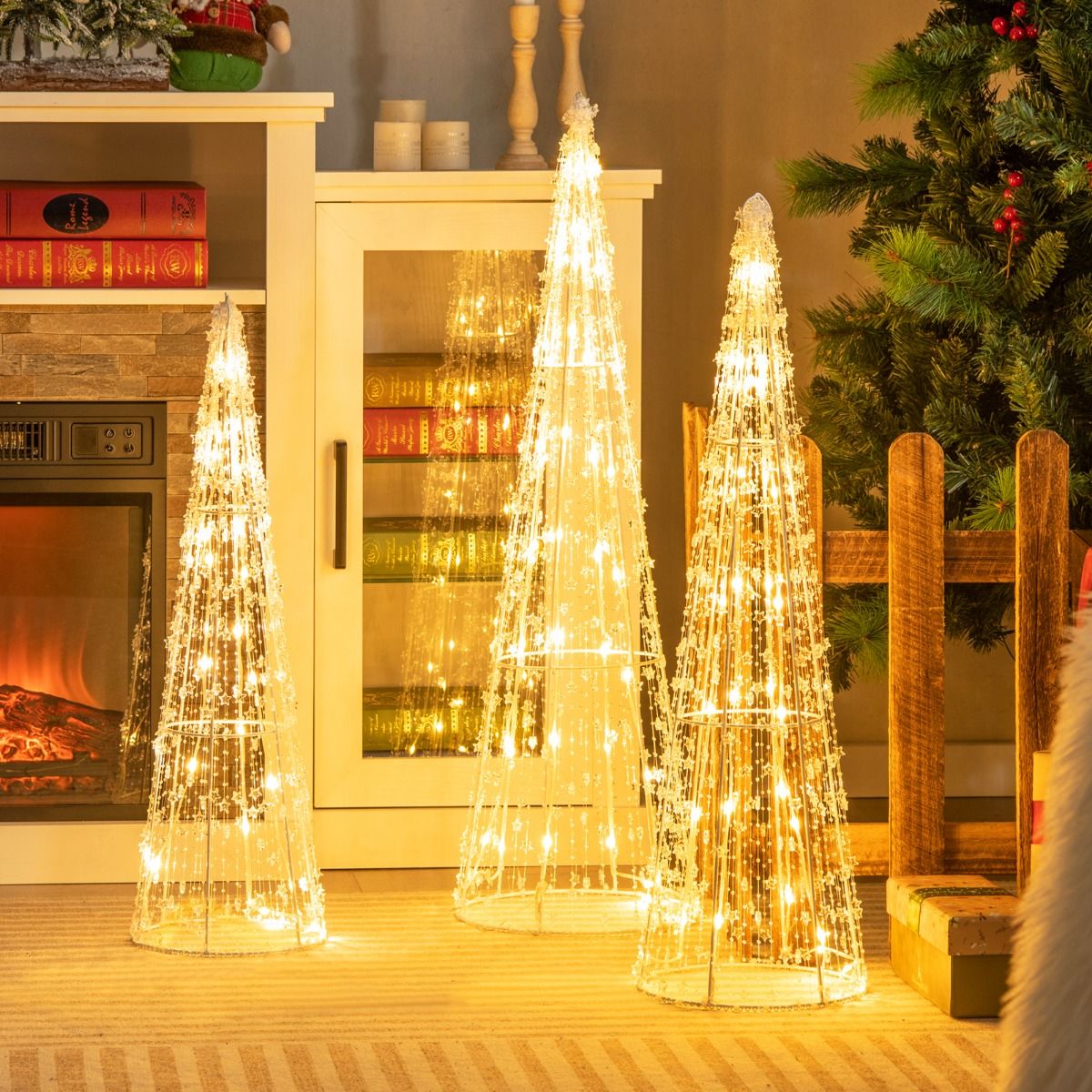 Coast Verlichte Kerstkegelbomen Set van 3 – Warmwit LED – Sterrenslingers – Wit – 81 / 72 / 62 cm – Voor Binnen & Buiten