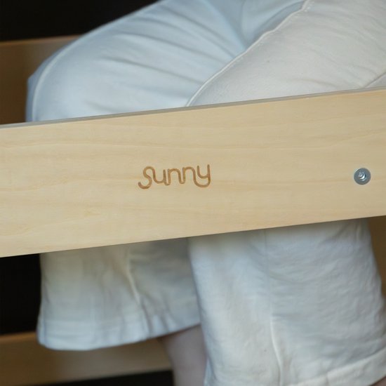 Sunny Mae Leertoren 2-in-1 – Houten Kinder Leertoren en Speelmeubel – Omkeerbaar tot Tafeltje met Stoel – Met Krijtboard – Montessori-geïnspireerd Keukenhulpje – Veilig en Educatief Speelgoed