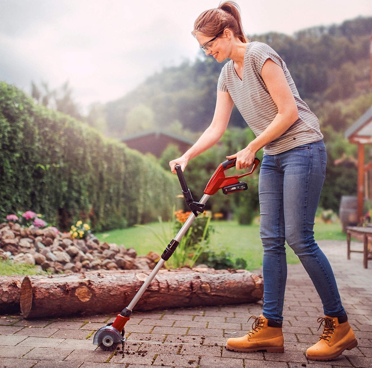 Einhell Accu Voegenreiniger GE-CC 18 Li Solo - Power X-Change - 18V/Li-ion - 1200 t/min - Borsteldiameter: 10 cm - Incl. staal- en nylonborstel - Excl. accu en lader