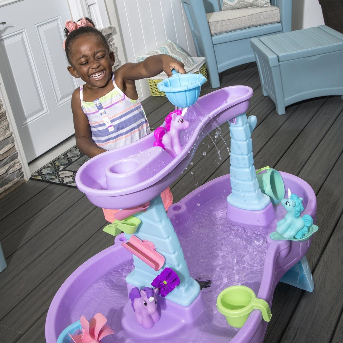 Step2 Rain Shower Splash Unicorns Watertafel - Eenhoorn met 13-delig accessoireset - Waterspeelgoed voor kind - Activiteitentafel met water voor de tuin / buiten