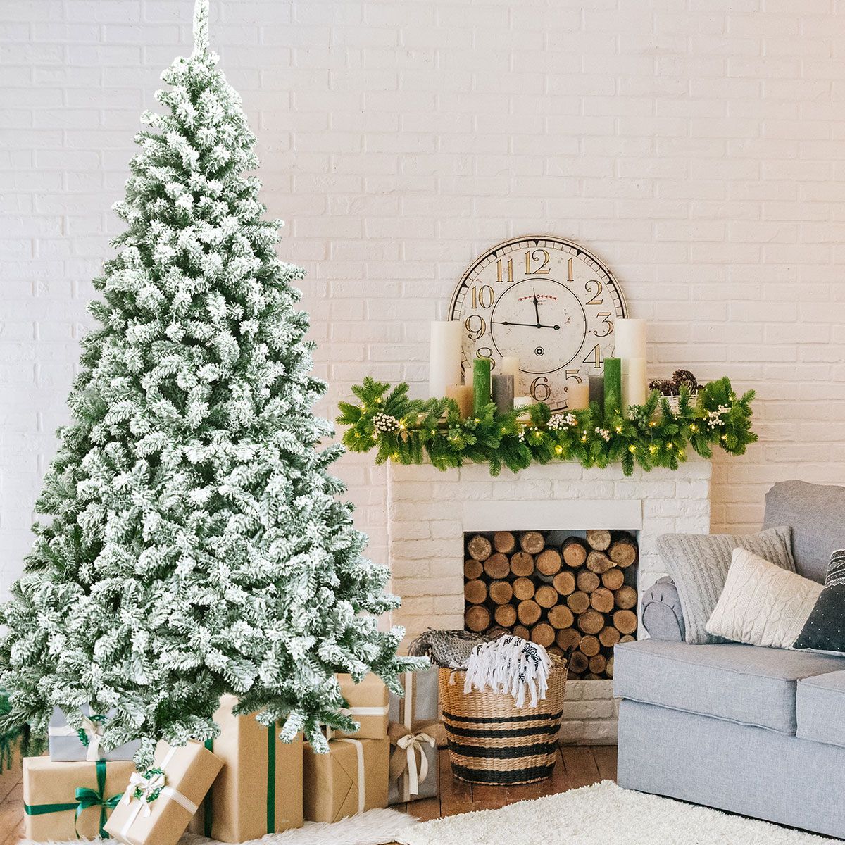 Coast Besneeuwde Kunstkerstboom Wit/Groen – 225 cm – 1346 Takpunten met Metalen Standaard