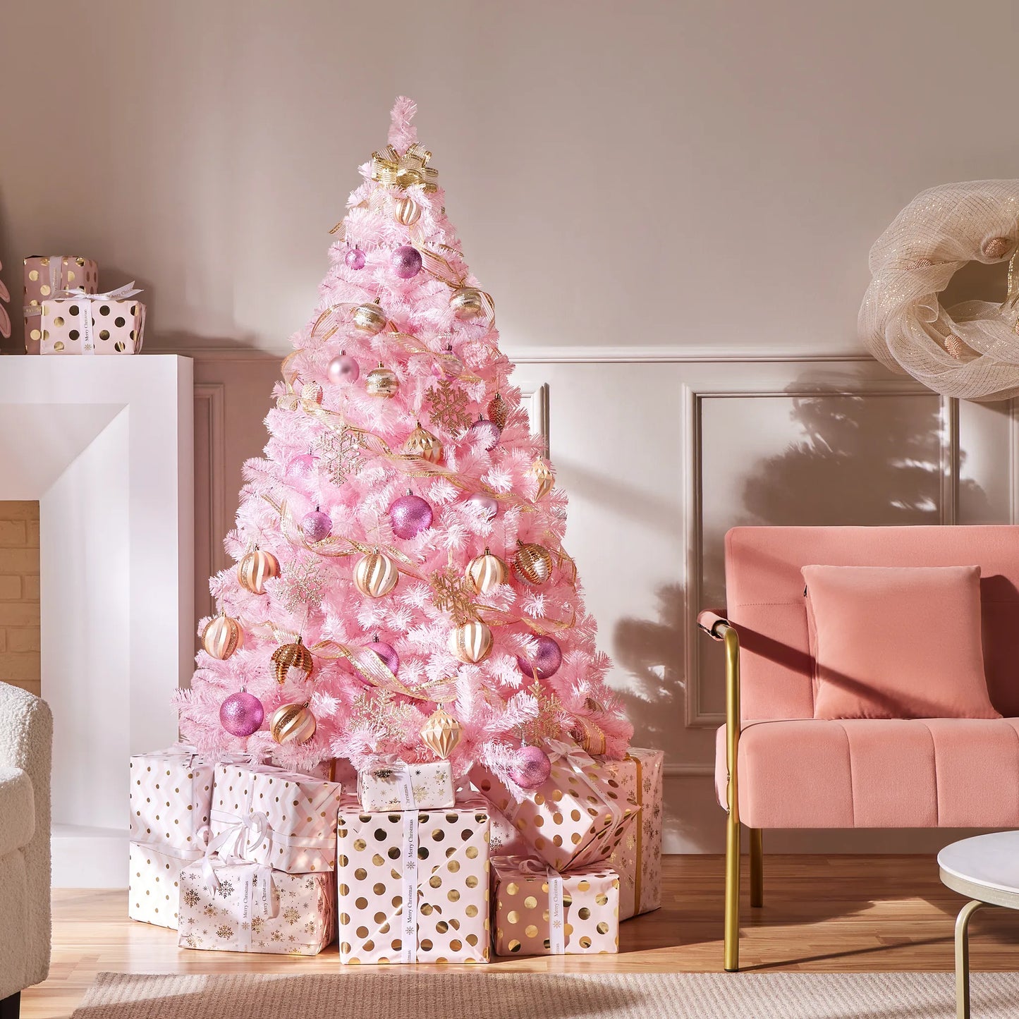 Yaheetech Kunstkerstboom Roze – 110 x 110 x 183 cm – Voorzien Van 598 Takpunten En Inklapbare Metalen Voet En Beschermende Gummikappen – Voor Woonkamer En Feestdagen – Roze PVC En Metaal