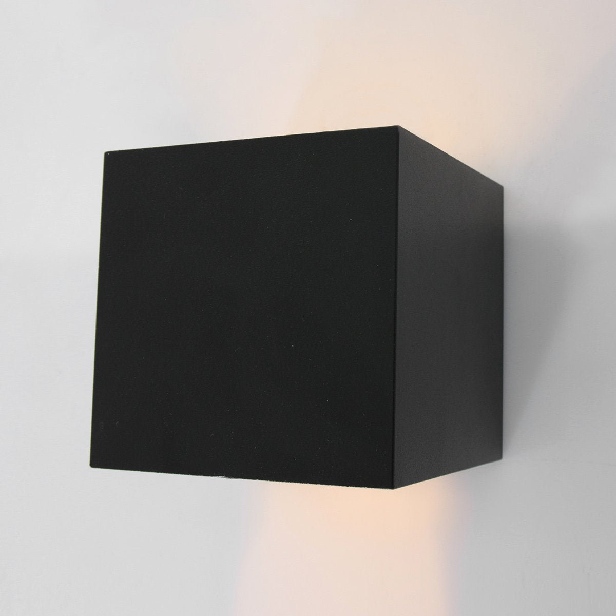Wandlamp Muro 3098ZW Zwart - Modern - Kunststof, Metaal - Compacte afmetingen 11x11x11 cm - Steinhauer