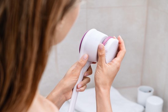 Beurer FC 25 Elektrische Badborstel – Rugborstel – Lichaamsborstel – Massageapparaat - Huidborstel met handgreep - Scrubborstel – 2 Snelheden – Wit – 3 Jaar Garantie
