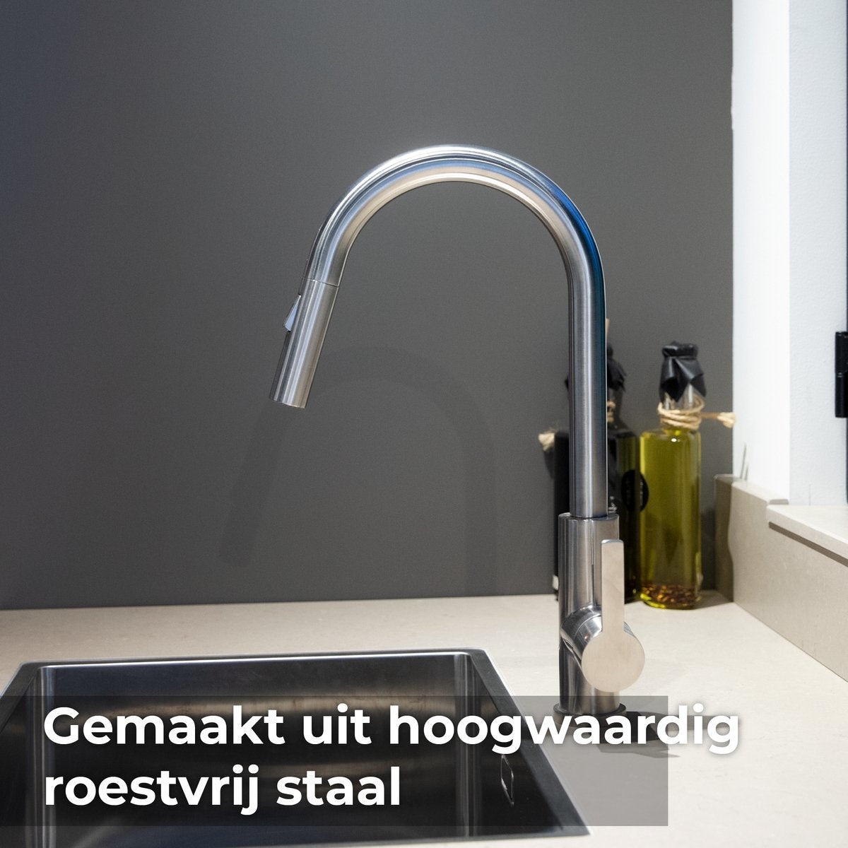 Mizzo Trigo Hoge Keukenkraan - Antibacteriële Sproeikop - 44 cm Hoog - Mat RVS