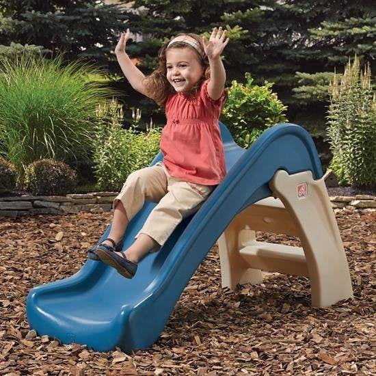 Step2 Play & Fold Jr. Glijbaan in blauw - Opvouwbare glijbaan voor peuter / kind van 1,5 tot 4 jaar - Plastic kinderglijbaan voor de tuin / buiten