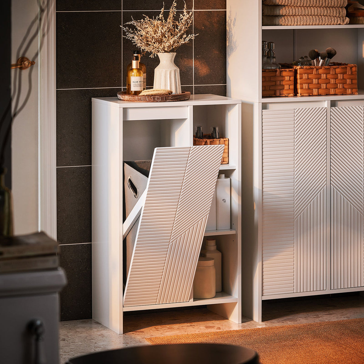 Multifunctionele Badkamerkast – Vrijstaand Wit Badkamermeubel met Deuren en Legplanken – 50 x 86 x 30 cm