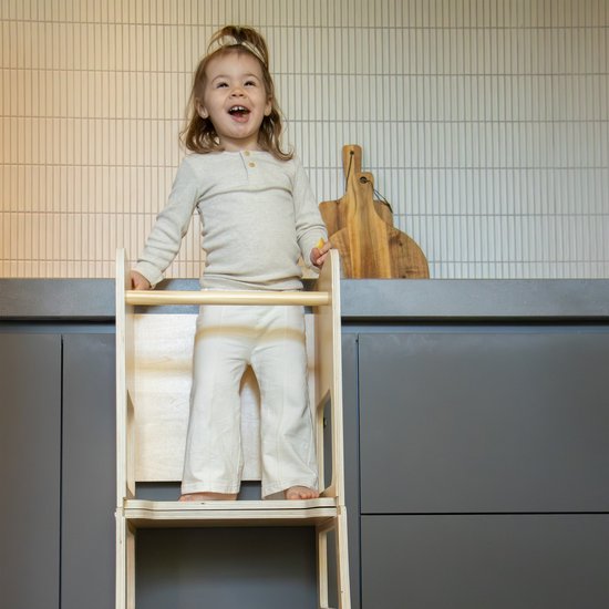 Sunny Mae Leertoren 2-in-1 – Houten Kinder Leertoren en Speelmeubel – Omkeerbaar tot Tafeltje met Stoel – Met Krijtboard – Montessori-geïnspireerd Keukenhulpje – Veilig en Educatief Speelgoed