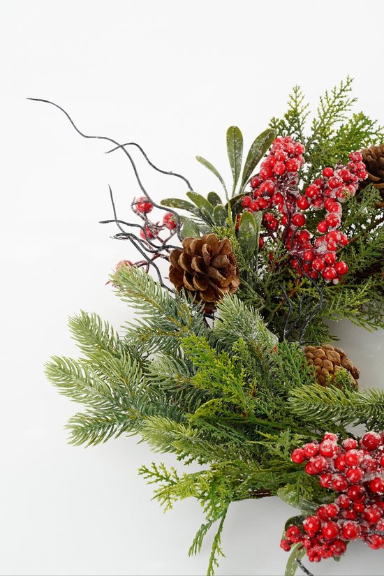 Mica Decorations Randell Kerstkrans - Kerstversiering met besneeuwd effect - Deurkrans eenvoudig op te hangen - Decoratie met besjes en dennenappels - Ø50 cm - Rood