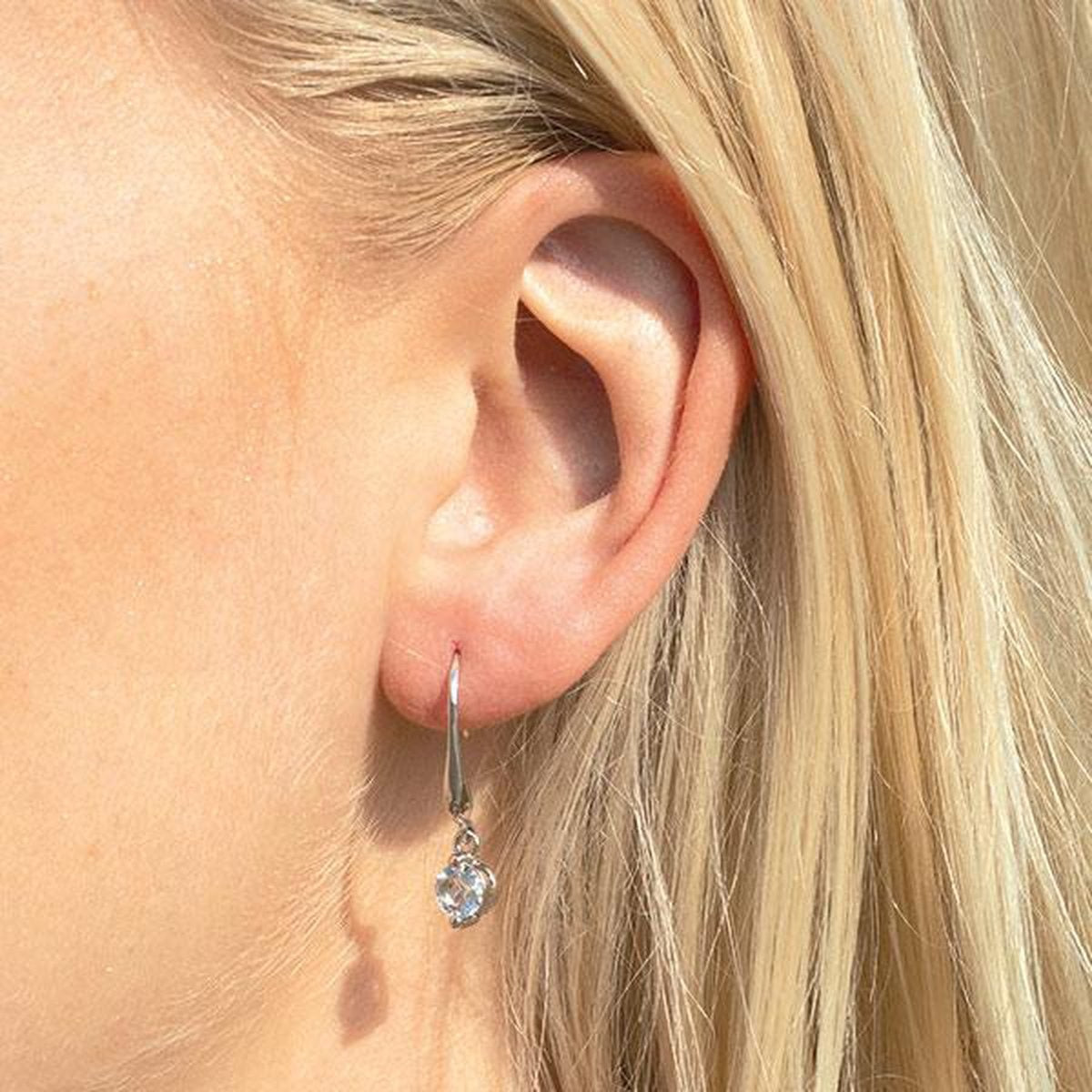Yolora - Dames Oorbellen met Kalpa Camaka Kristallen - 18K Witgoud Verguld - Exclusieve Geschenkverpakking