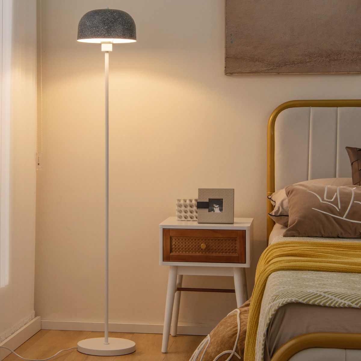 Coast Vloerlamp 146 cm Grijs-Wit met Kap en Voetschakelaar – Moderne Staande Lamp met Verzwaarde Voet en E27 Fitting
