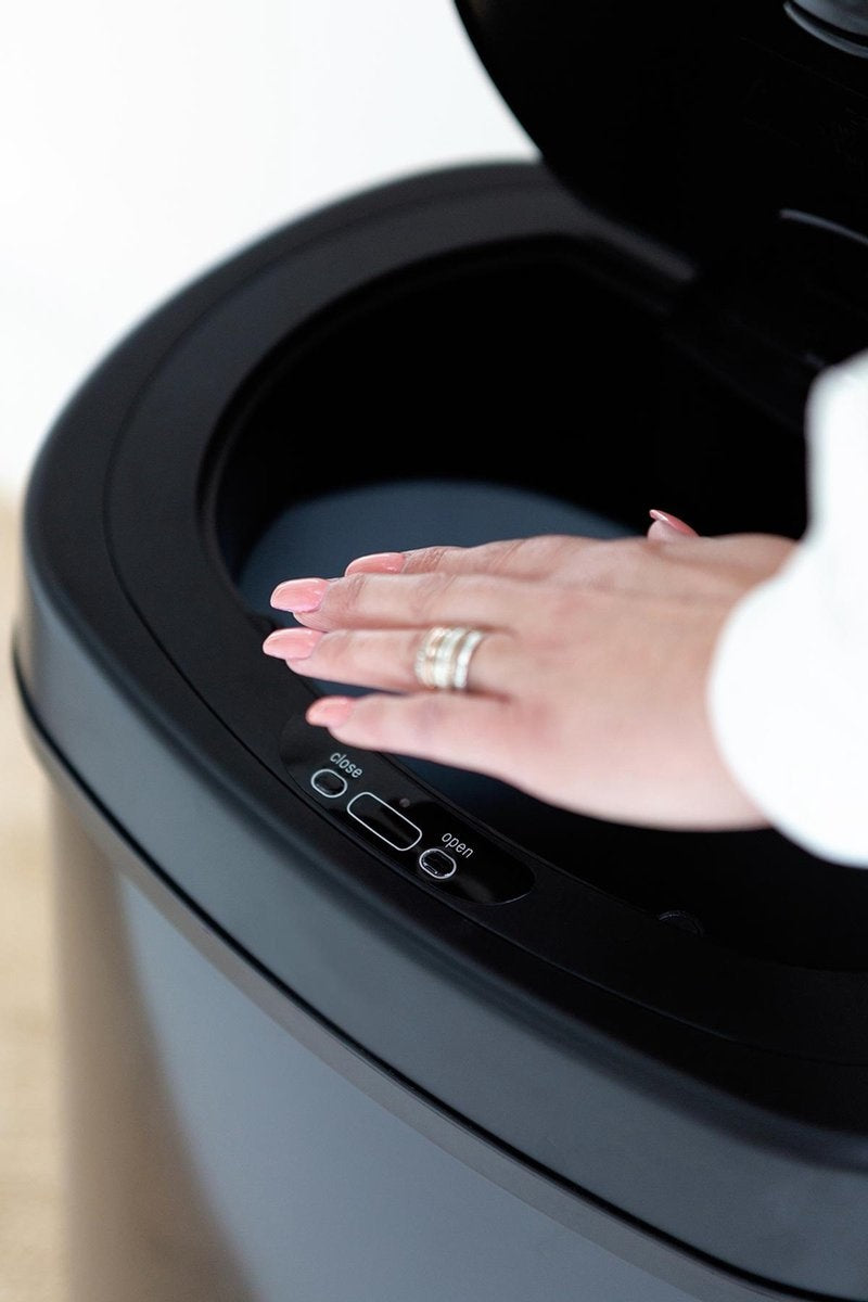 Homra FONIX Prullenbak met Sensor Zwart 50 liter - Automatische Soft Close Deksel - 50L - Zwarte Afvalemmer - Infrarood Sensor - Vuilnisbak met Elektrische Deksel - Sensorbediening - Vingerafdrukvrij - Vuilafstotend - Zwarte Keuken en Kantoor Vuilbak
