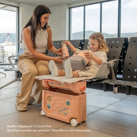 Stokke JetKids BedBox, Arctic Blue - Koffer met wieltjes voor kinderen van 2-7 jaar (tot 35 kg) - Kan worden omgebouwd tot bed - Met matras, decoratieve stickers en verstelbare draagriem