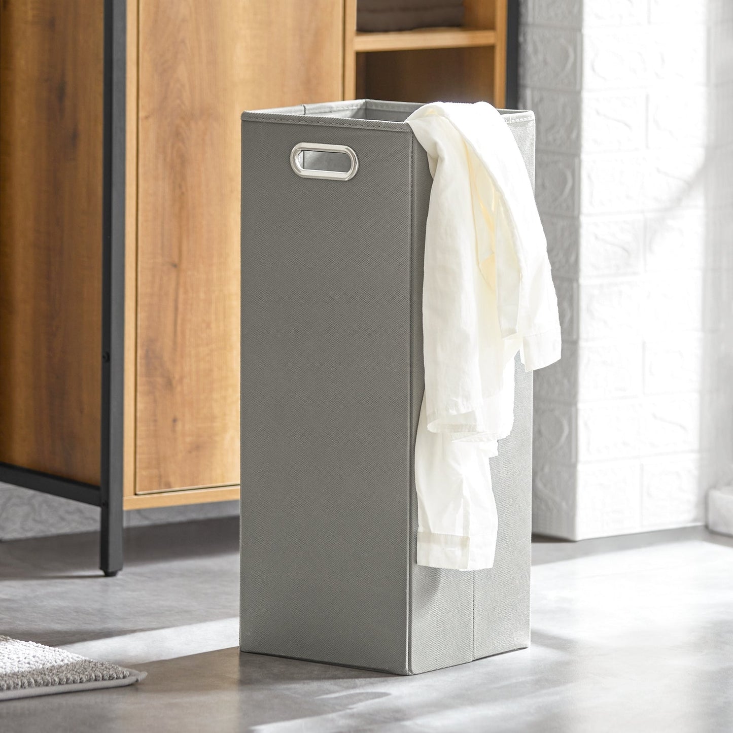 SoBuy Badkamerkast - Kantelbare Wasmand - 3 Compartimenten - 24 x 24 x 60 cm - Houtkleurig