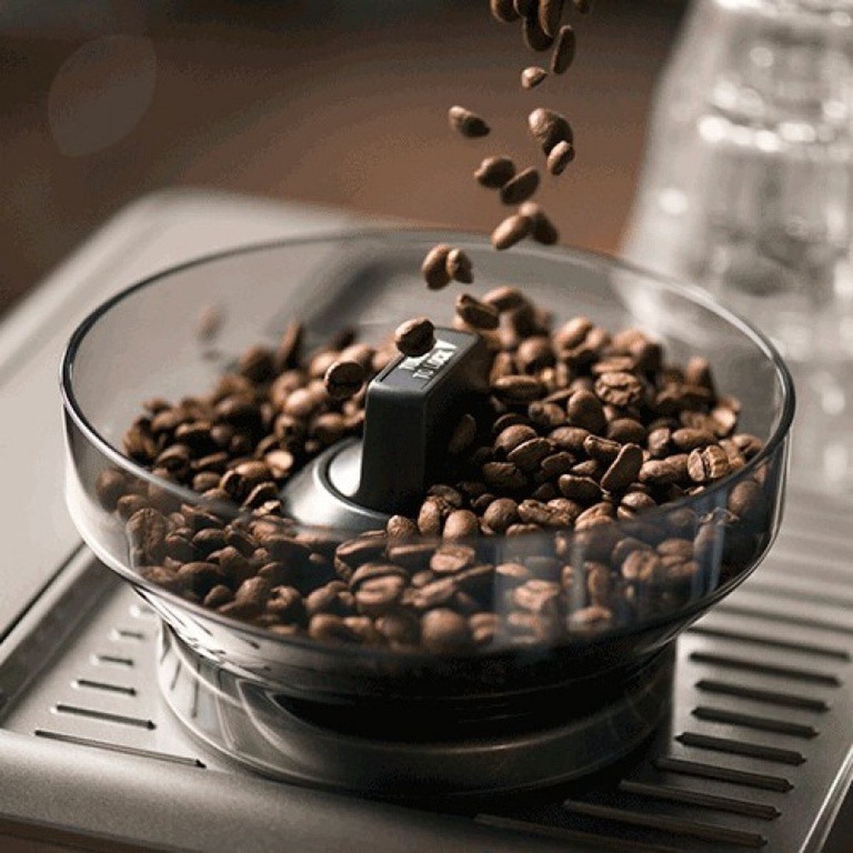 Sage the Barista Touch™ Black Truffle Pistonmachine mat zwart