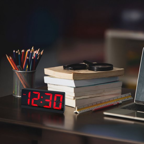 Caliber Digitale Wekker - Wekkers digitaal - Instelbare Snooze Tijd - Alarmklok - Dimbaar display - Digitale klok slaapkamer - USB Oplader