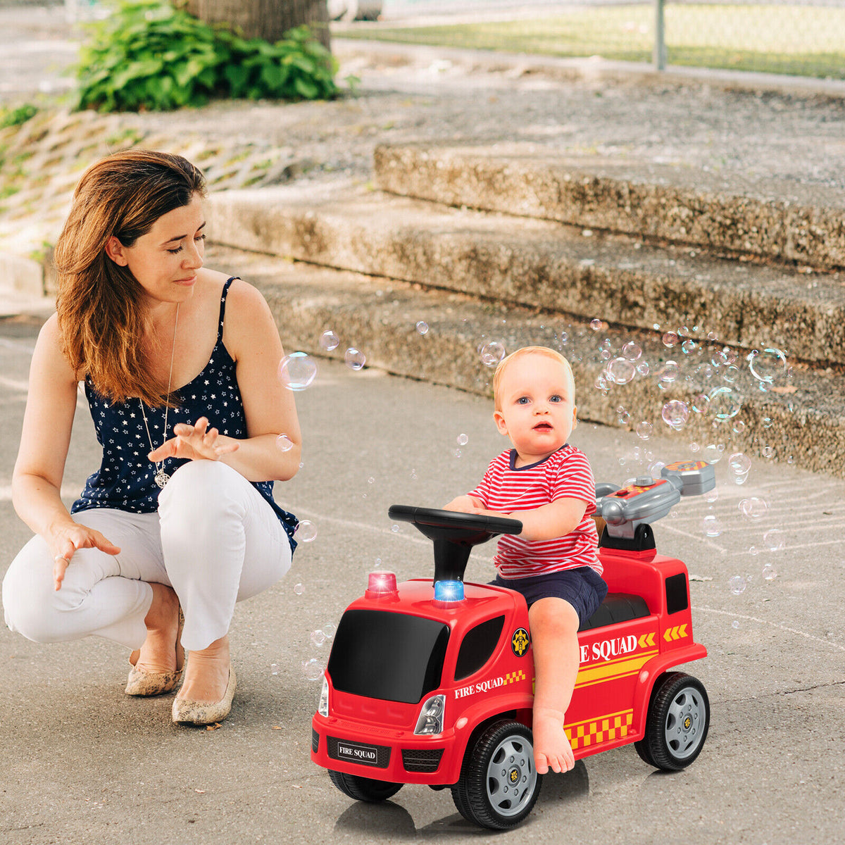 Coast Children's Fire Motor met zeepbelpistool voor kinderen van 18-36 maanden rood