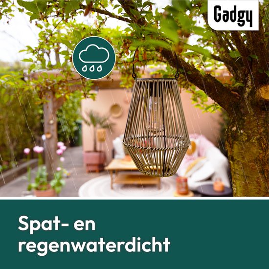 Gadgy Solar Tuinverlichting Rattan Beige - Tuinverlichting op Zonne Energie - Solar Tafellamp met USB-aansluiting - Buitenlamp Tuinbeeld - Tuinlantaarn met Dag/Nacht Sensor - Verlichting voor Buiten - Lantaarn Tuin