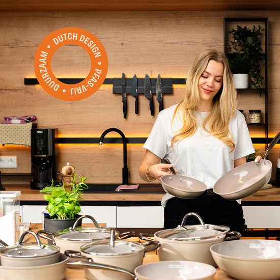 Cook & Pan 9-Delige Pannenset Taupe of Mind - PFAS vrij - Alle Warmtebronnen - Pannen Set met 7 jaar Garantie - Krasbestendige Anti Aanbaklaag - Vaatwasserbestendig - Gas, Inductie, Elektrisch, Oven - Koekenpan, Wokpan, Steelpan, Hapjespan, Kookpot