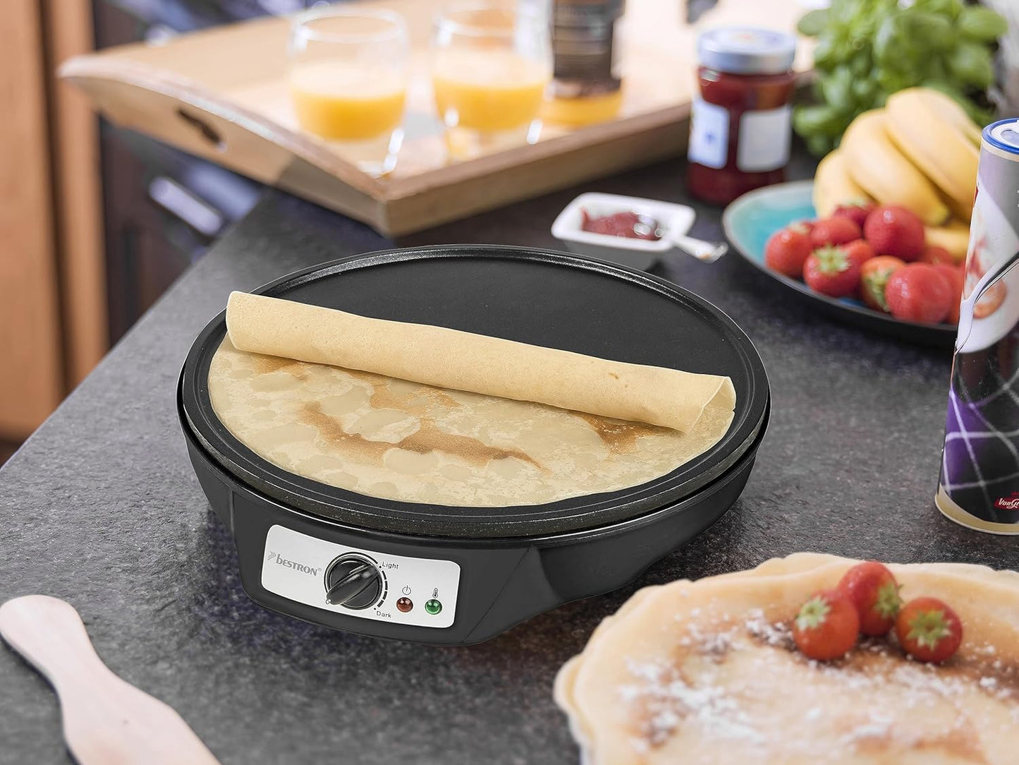 Bestron Crêpe Maker Ø30cm - Pannenkoekenmaker met Deegverdeler & Crêpespatel - Antiaanbaklaag - 1000 Watt - Zwart