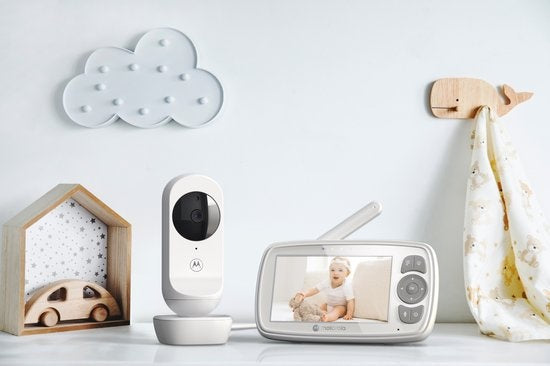 Motorola Nursery Babyfoon - met Camera - VM34 - 4.3-Inch Kleurendisplay - Infrarood Nachtzicht - Terugspreekfunctie - Slaapliedjes