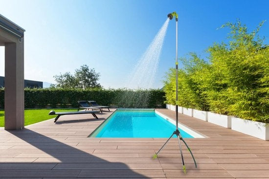 Kinzo Verstelbare Tuindouche - ⌀56 x 160/220CM - Incl. Statief, Douchekop en Tuinslang Koppeling - Kunststof/Aluminium - Groen/Zilver