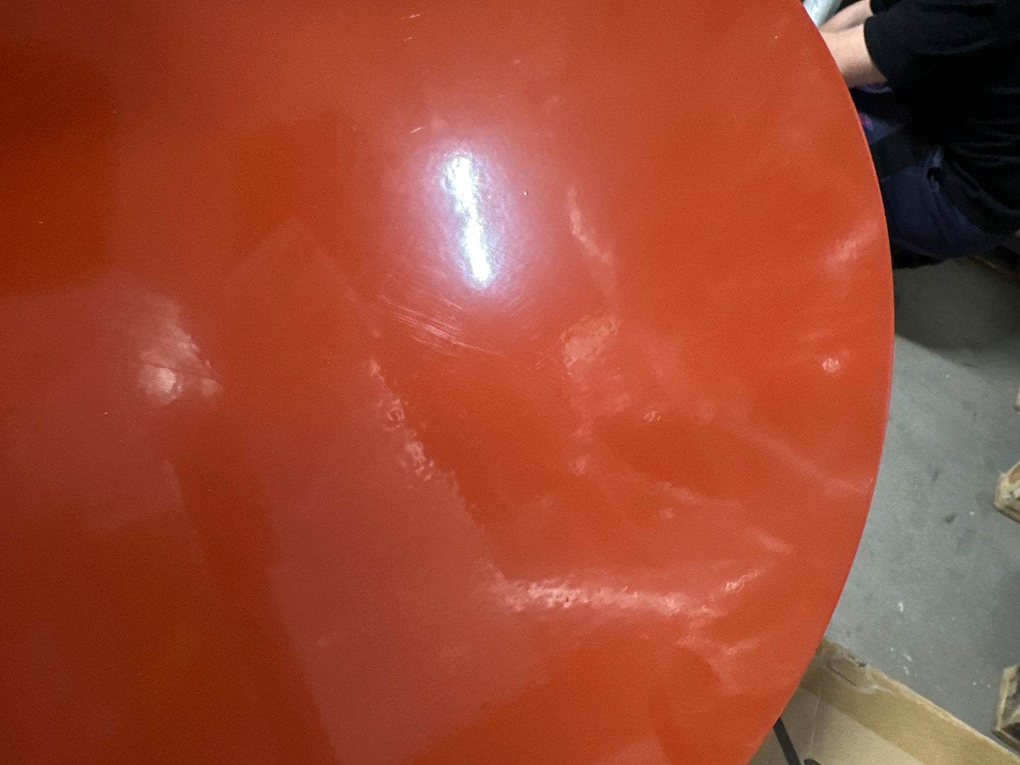 Mica Decorations Luna Tafel - Bijzettafel met Open Rond Design van Stevig IJzer - Salontafel Minimalistisch Voor Binnen - Nachtkastje Voor Kleine Ruimtes - H46 x Ø32 cm - Oranje