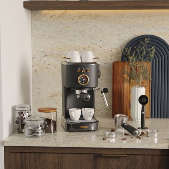 Princess 249417 Espressomachine – 20 Bar – Geschikt voor Gemalen Koffie, Pads & Cups – Met Melkopschuimer – 1,2L Watertank – 2 Kopjes Tegelijk – Kopjesverwarmer – Zwart – Cappuccino & Latte Machine