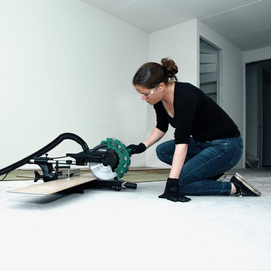 VONROC MS502AC Afkortzaag – 2200W – 4500 r/min - Verstelbare tafelverbreders – Groen - 82x48x41 cm