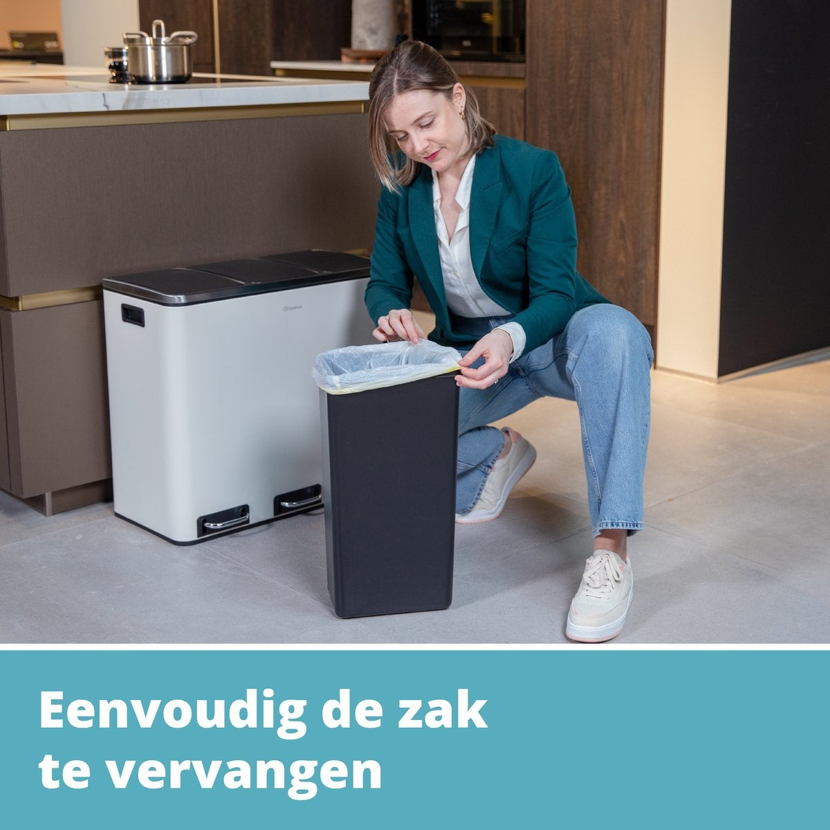 Homra SPARQ Pedaalemmer 3 vakken - 3 x 18 L inhoud - 54 Liter - Crème Wit RVS - Trio Afvalscheiding prullenbak  - 3-vaks Recycle Afvalemmer - Hygiënisch Afval Scheiden - Witte Keuken Vuilbak - Kantoor Prullenbak - Pedaal - Afvalscheidingsprullenbak