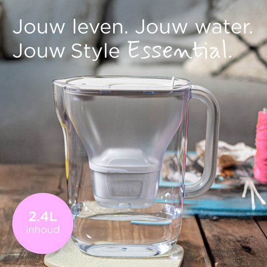 BRITA Waterfilterkan Style Essential Cool - 2,4L - Wit - incl. 4x MAXTRA PRO Kalk Expert Waterfilterpatronen - past in de koelkast, met Smart LED Light & klapdeksel