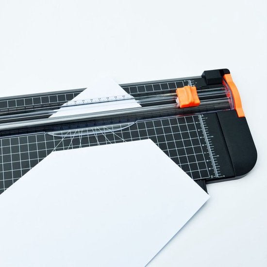 BRASQ Rolsnijmachine A4 Zwart/ Oranje- Papiersnijder met anti slip bodem - Snijmachine- Snijdt tot 8 vel