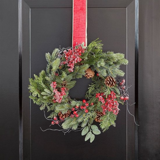 Mica Decorations Randell Kerstkrans - Kerstversiering met besneeuwd effect - Deurkrans eenvoudig op te hangen - Decoratie met besjes en dennenappels - Ø50 cm - Rood