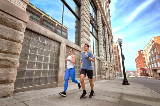 Garmin Forerunner 55 - Sporthorloge met GPS Tracker - Geschikt voor Hardlopen - 42mm - Zwart
