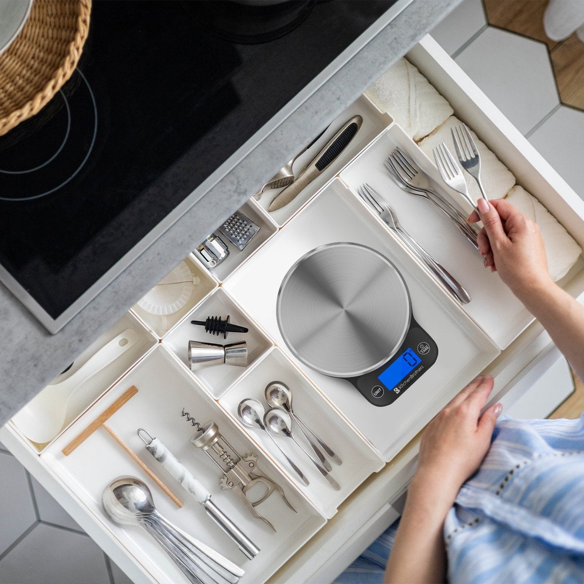 KitchenBrothers Keukenweegschaal - Weegschaal Keuken Digitaal - 1 g tot 6 kg - Tarra Functie - Inclusief Batterijen - RVS/Zwart