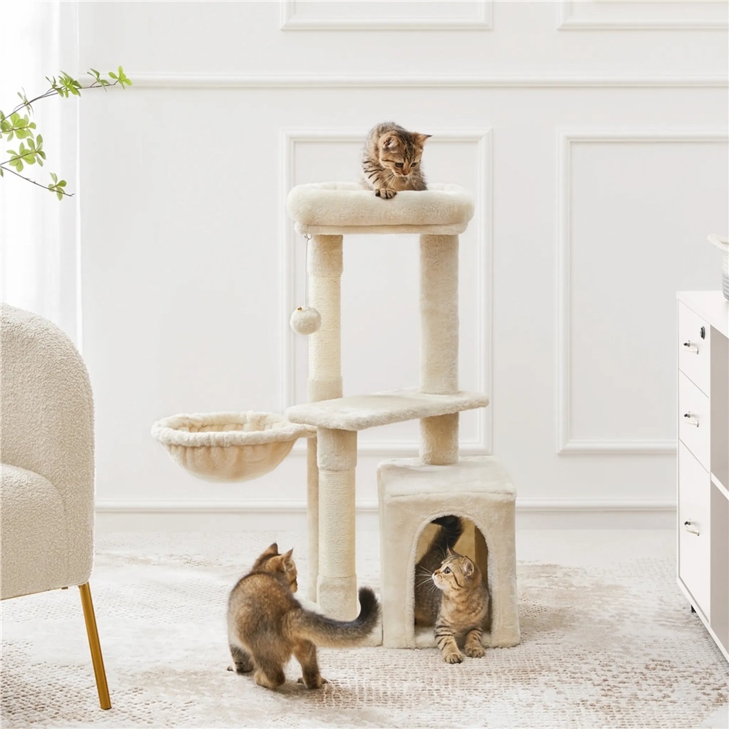 Yaheetech Krabpaal Met 3 Verdiepingen – Voorzien Van Sisalpalen En Kattenmand En Hangmat En Verwijderbare Pluche Bal – Voor Kleine En Middelgrote Katten – Beige Pluche En E1 Spaanplaat – 51 x 34,5 x 87 cm