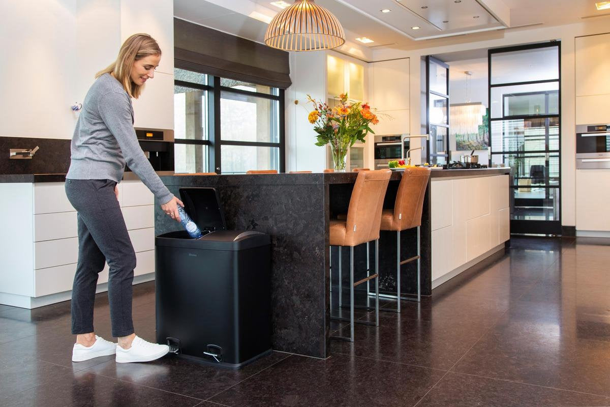 Homra NEVIQ Afvalscheiding Prullenbak MET 2 vakken - 2 x 30 L inhoud - Duo pedaalemmer - Zwart
